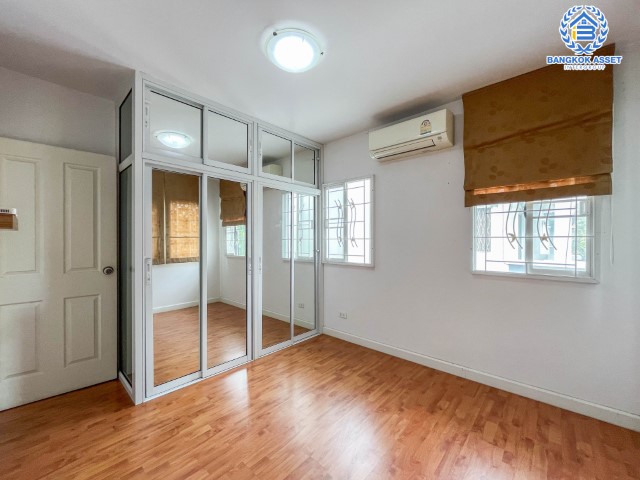 *****บ้านเดี่ยวมือสองย่านปทุมธานี ม.พฤกษาวิลเลจ30 เดอะซีซั่น แจ้งวัฒนะ-ราชพฤกษ์ หลังมุม! เนื้อที่กว้างขวางเกือบ 61 ตร.ว. ฟังก์ชัน 3 ห้องนอน 2 ห้องน้ำ 2 ที่จอดรถ บนทำเลยอดเยี่ยม เชื่อมต่อถ.345, ถ.ชัยพฤกษ์, ถ.แจ้งวัฒนะ ใกล้เมืองทองธานี และทางด่วน "แจ้งวัฒนะ" จองเลย!